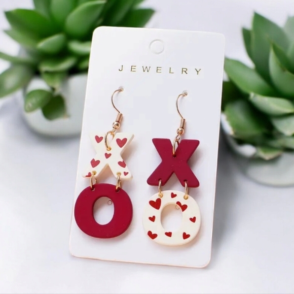 NEW! Mismatched XO Earrings for Valentine's  Day. Cute & Trendy - Picture 1 of 6